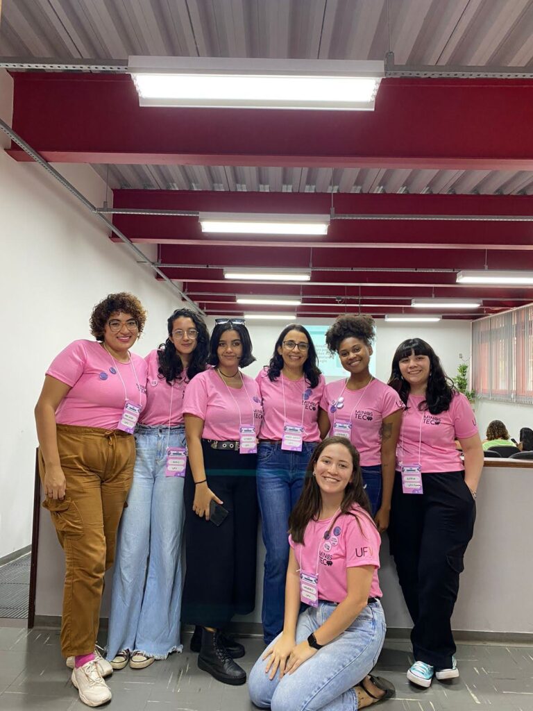 Min@sTech - Despertando o Interesse de Meninas de Viçosa para a Área de Computação